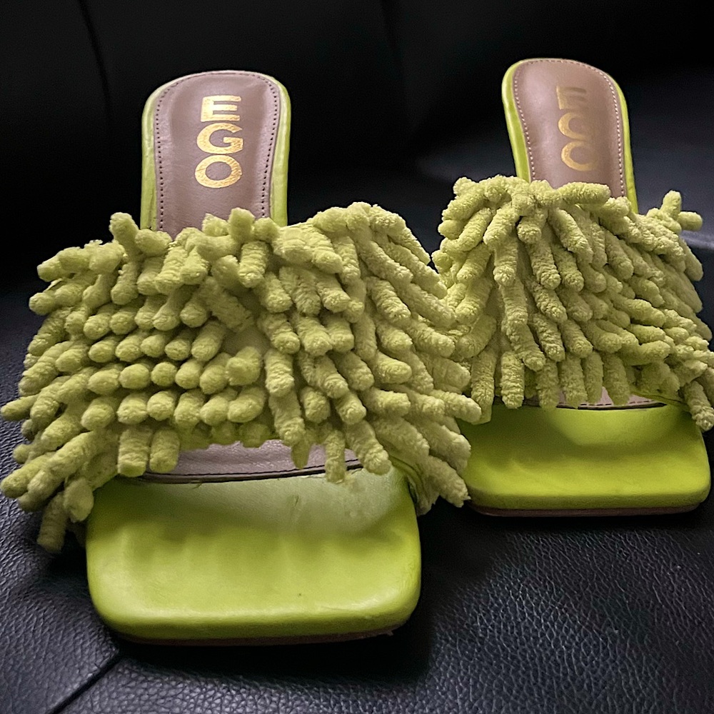 Cute stylish heels!